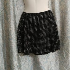Juniors plaid skirt